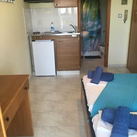 アパートホテル Dionisos Blue