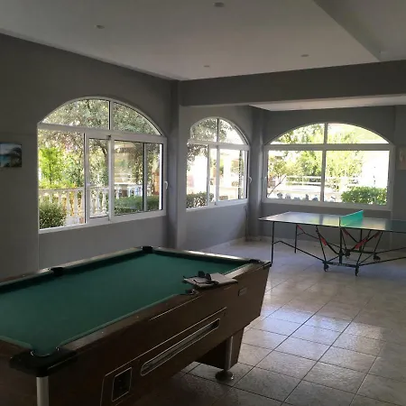 アパートホテル Dionisos Blue